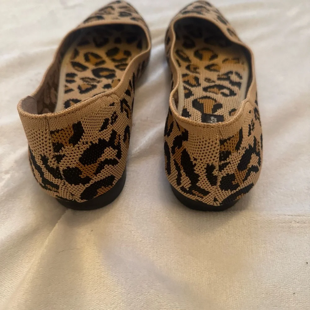 Bella Vita Mireya Leopard Print Pointed Toe‎ Flats Size 9 Animal Print Knit